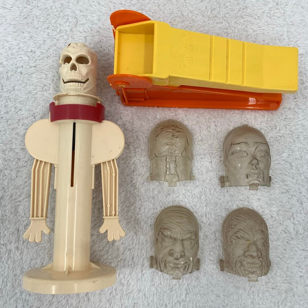 Vintage Count Creepyhead & Friends Playset Play-Doh 1984 Kenner Base Head Masks